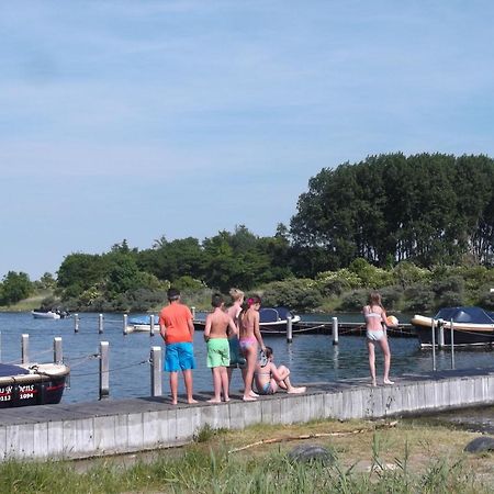 Comfortabel Vakantiehuis Aan Zee En Meer ! Kamperland Bagian luar foto