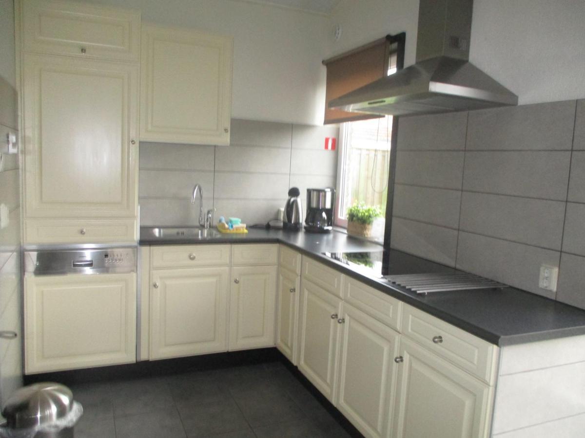 Comfortabel Vakantiehuis Aan Zee En Meer ! Kamperland Bagian luar foto